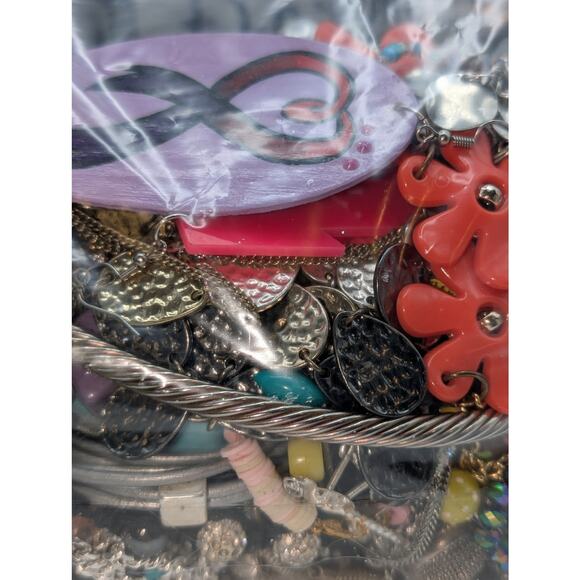 Jewelry Lot Eileen Repurpose Bag Over 4 Pounds Beads & Possible Wearable Pieces - Picture 7 of 8